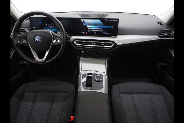 BMW 3 Serie Touring 320e xDrive LCI Shadow Line | Camera | Stoelverwarming | Cruise | LED | DAB | Carplay