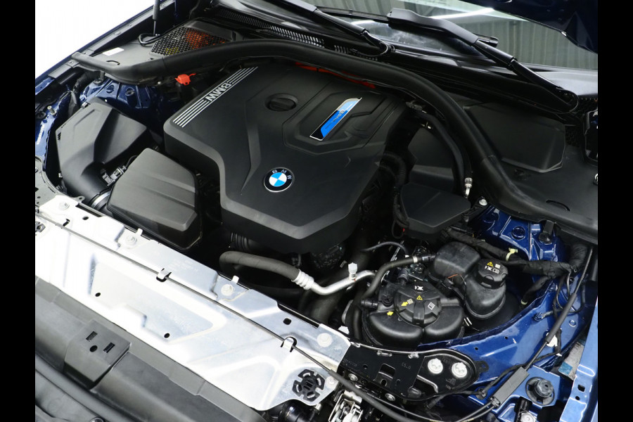 BMW 3 Serie Touring 320e xDrive LCI Shadow Line | Camera | Stoelverwarming | Cruise | LED | DAB | Carplay