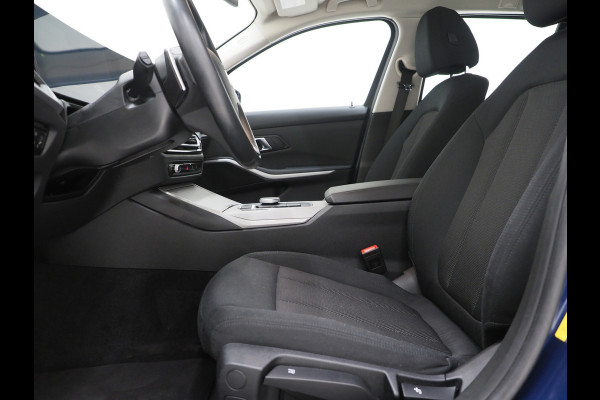 BMW 3 Serie Touring 320e xDrive LCI Shadow Line | Camera | Stoelverwarming | Cruise | LED | DAB | Carplay