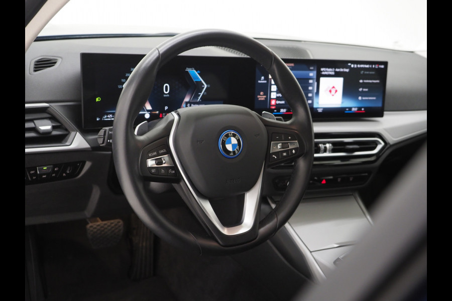 BMW 3 Serie Touring 320e xDrive LCI Shadow Line | Camera | Stoelverwarming | Cruise | LED | DAB | Carplay