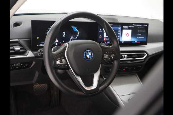 BMW 3 Serie Touring 320e xDrive LCI Shadow Line | Camera | Stoelverwarming | Cruise | LED | DAB | Carplay