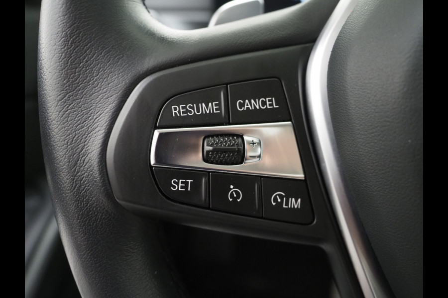 BMW 3 Serie Touring 320e xDrive LCI Shadow Line | Camera | Stoelverwarming | Cruise | LED | DAB | Carplay