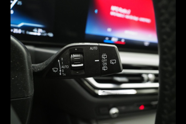 BMW 3 Serie Touring 320e xDrive LCI Shadow Line | Camera | Stoelverwarming | Cruise | LED | DAB | Carplay