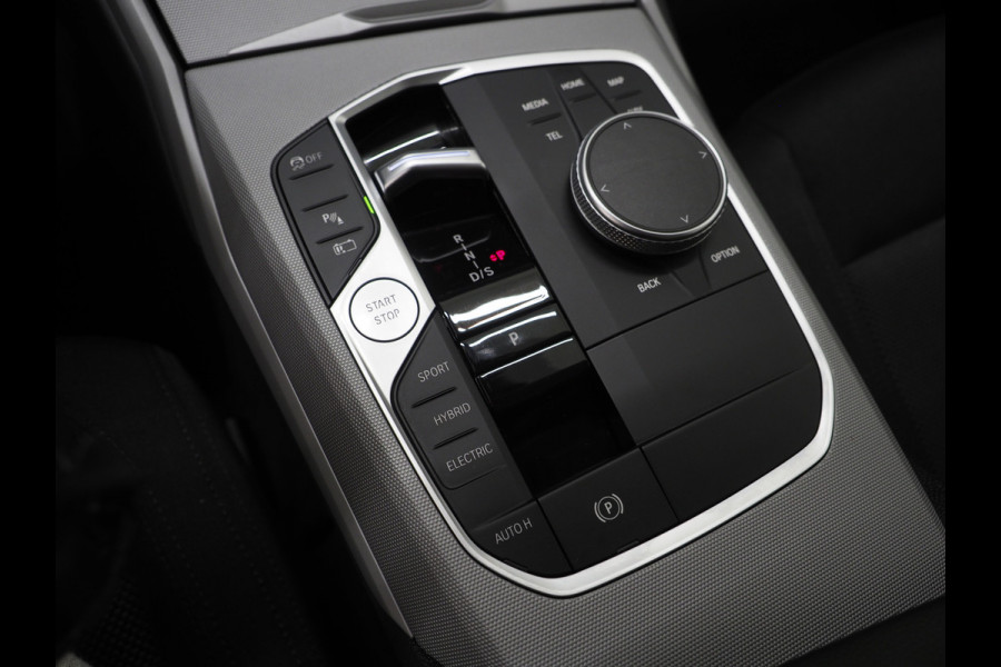 BMW 3 Serie Touring 320e xDrive LCI Shadow Line | Camera | Stoelverwarming | Cruise | LED | DAB | Carplay