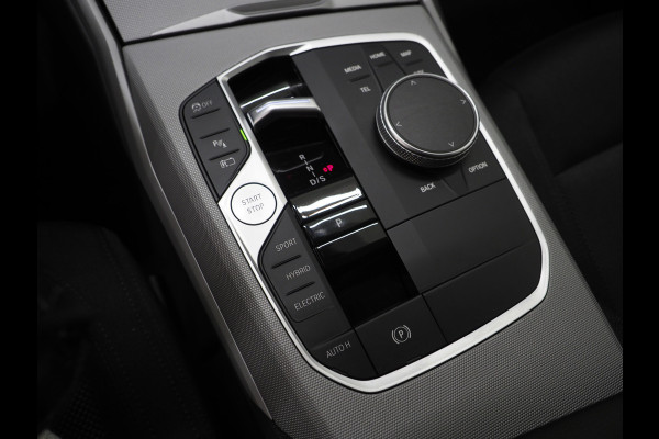 BMW 3 Serie Touring 320e xDrive LCI Shadow Line | Camera | Stoelverwarming | Cruise | LED | DAB | Carplay