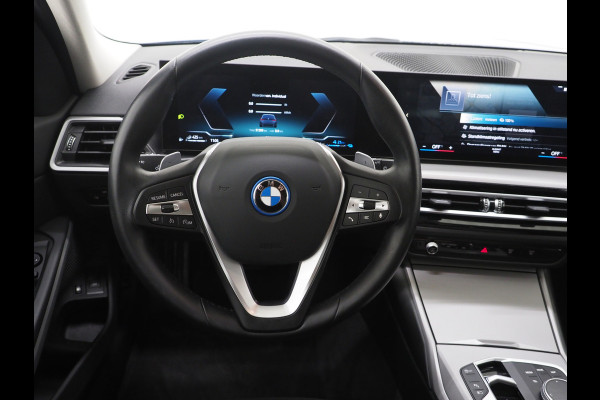 BMW 3 Serie Touring 320e xDrive LCI Shadow Line | Camera | Stoelverwarming | Cruise | LED | DAB | Carplay