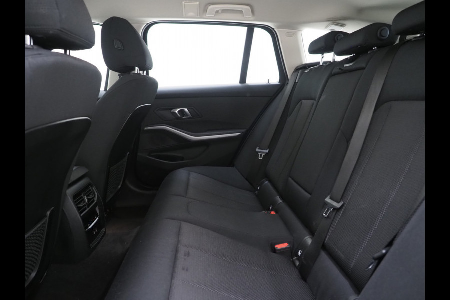 BMW 3 Serie Touring 320e xDrive LCI Shadow Line | Camera | Stoelverwarming | Cruise | LED | DAB | Carplay