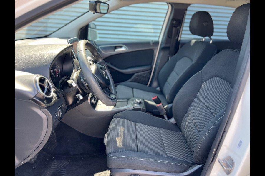 Mercedes-Benz B-Klasse 220 d Ambition // AUTOMAAT / AIRCO / EURO 6 / BLUETOOTH / NAP / 1e EIGENAAR |