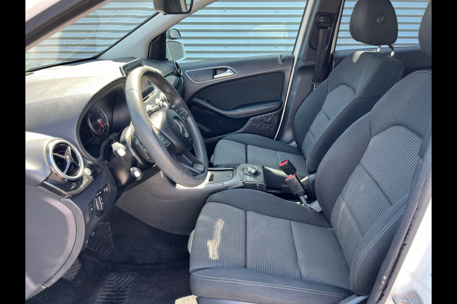 Mercedes-Benz B-Klasse 220 d Ambition // AUTOMAAT / AIRCO / EURO 6 / BLUETOOTH / NAP / 1e EIGENAAR |