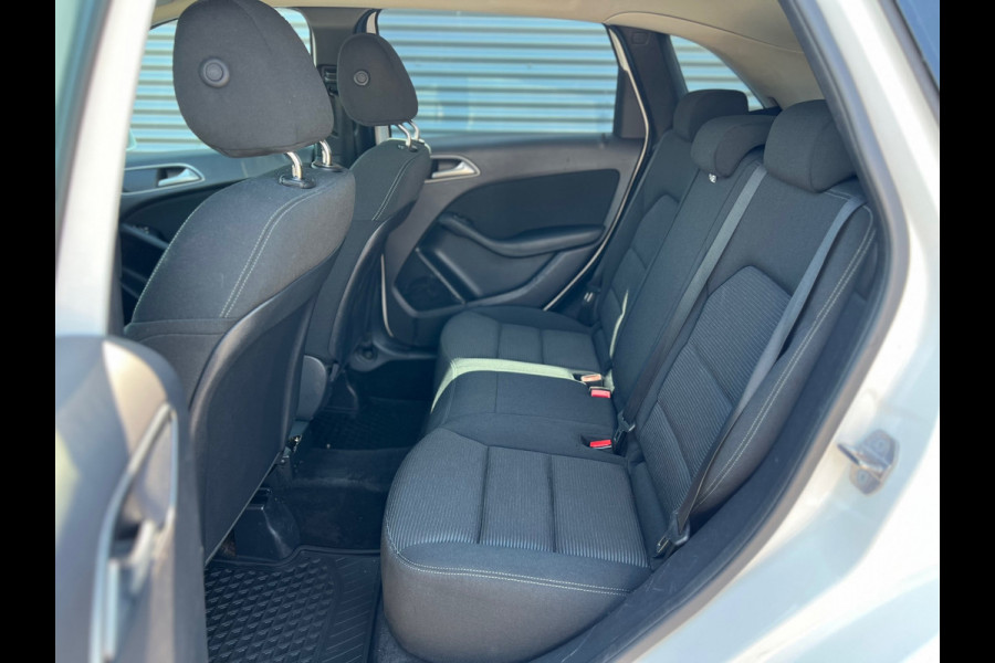 Mercedes-Benz B-Klasse 220 d Ambition // AUTOMAAT / AIRCO / EURO 6 / BLUETOOTH / NAP / 1e EIGENAAR |
