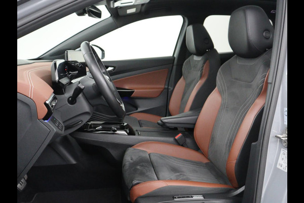 Volkswagen ID.4 Tech 77 kWh | SOH 92,2% | Panorama | 360 Camera | Head up | Virtual cockpit | Sfeerverlichting | Stoel/Stuurverwarming | Adaptive cruise | Carplay | Traffic assist | Climate control | Half leder/velours