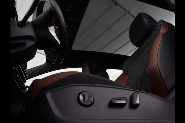 Volkswagen ID.4 Tech 77 kWh | SOH 92,2% | Panorama | 360 Camera | Head up | Virtual cockpit | Sfeerverlichting | Stoel/Stuurverwarming | Adaptive cruise | Carplay | Traffic assist | Climate control | Half leder/velours