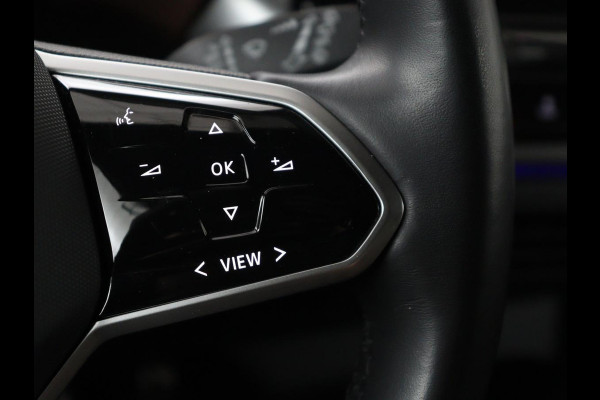 Volkswagen ID.4 Tech 77 kWh | SOH 92,2% | Panorama | 360 Camera | Head up | Virtual cockpit | Sfeerverlichting | Stoel/Stuurverwarming | Adaptive cruise | Carplay | Traffic assist | Climate control | Half leder/velours