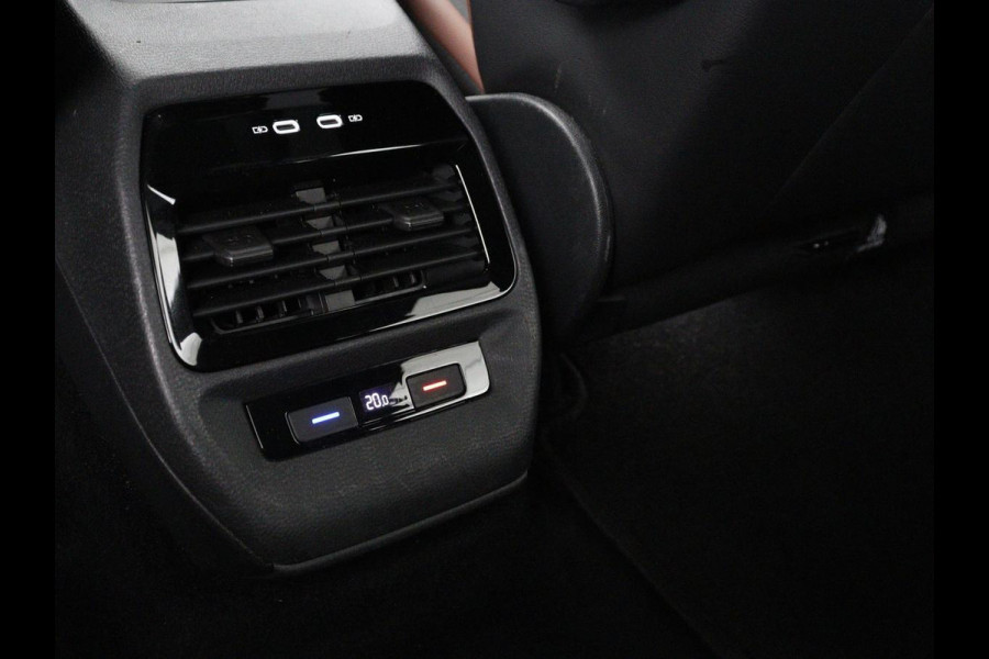 Volkswagen ID.4 Tech 77 kWh | SOH 92,2% | Panorama | 360 Camera | Head up | Virtual cockpit | Sfeerverlichting | Stoel/Stuurverwarming | Adaptive cruise | Carplay | Traffic assist | Climate control | Half leder/velours