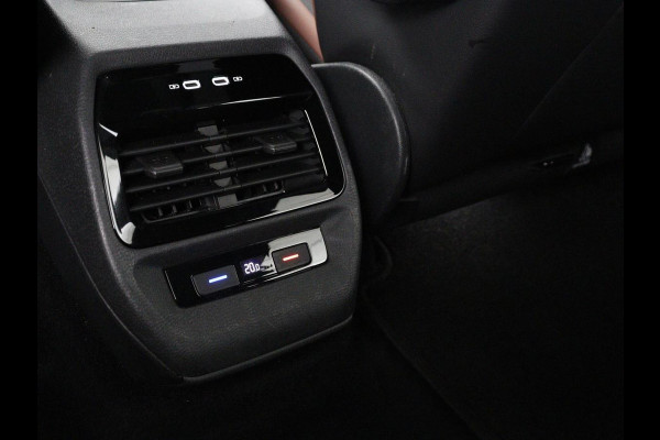 Volkswagen ID.4 Tech 77 kWh | SOH 92,2% | Panorama | 360 Camera | Head up | Virtual cockpit | Sfeerverlichting | Stoel/Stuurverwarming | Adaptive cruise | Carplay | Traffic assist | Climate control | Half leder/velours