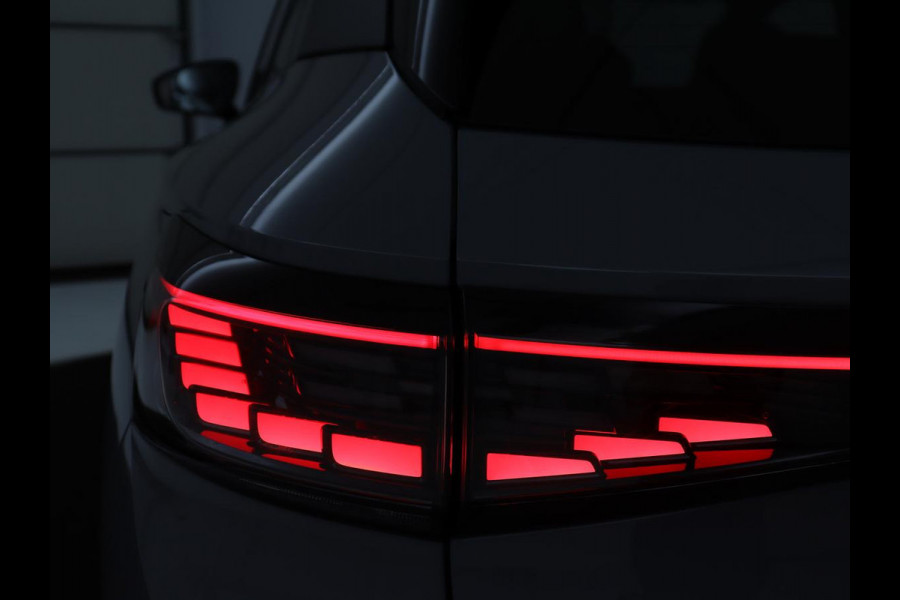 Volkswagen ID.4 Tech 77 kWh | SOH 92,2% | Panorama | 360 Camera | Head up | Virtual cockpit | Sfeerverlichting | Stoel/Stuurverwarming | Adaptive cruise | Carplay | Traffic assist | Climate control | Half leder/velours