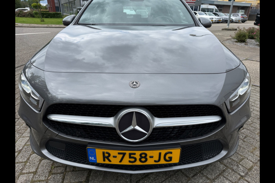 Mercedes-Benz A-Klasse 180 Premium Plus 18 INCH-AMG NAVI CARPLAY LEDER