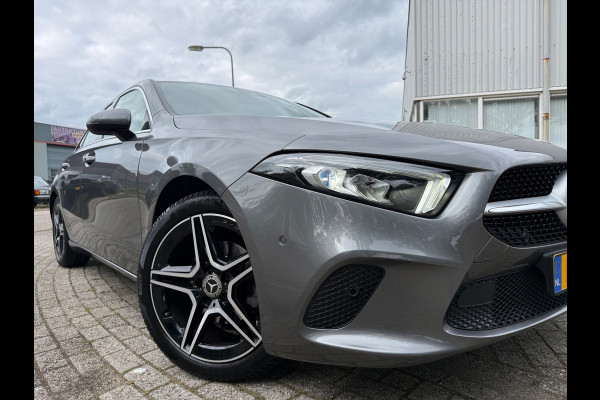 Mercedes-Benz A-Klasse 180 Premium Plus 18 INCH-AMG NAVI CARPLAY LEDER