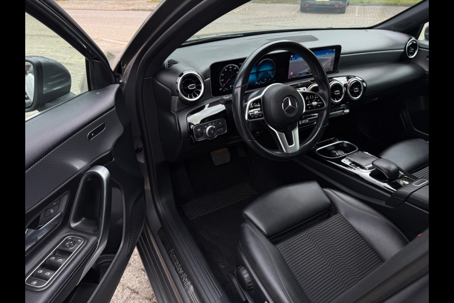 Mercedes-Benz A-Klasse 180 Premium Plus 18 INCH-AMG NAVI CARPLAY LEDER