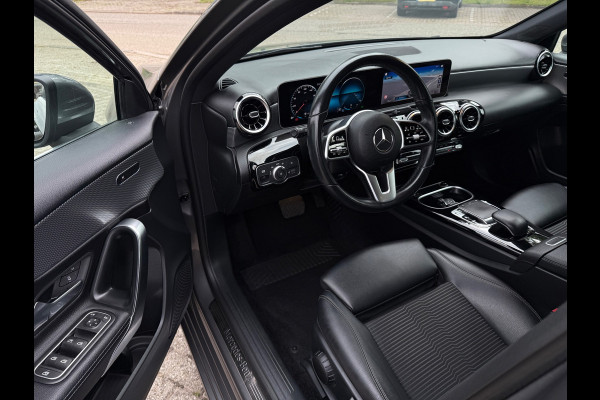 Mercedes-Benz A-Klasse 180 Premium Plus 18 INCH-AMG NAVI CARPLAY LEDER