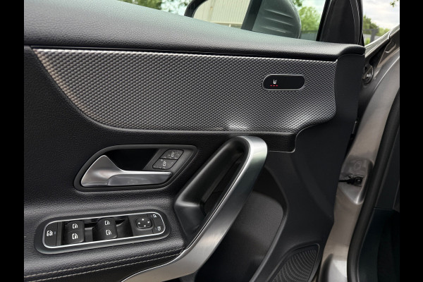 Mercedes-Benz A-Klasse 180 Premium Plus 18 INCH-AMG NAVI CARPLAY LEDER