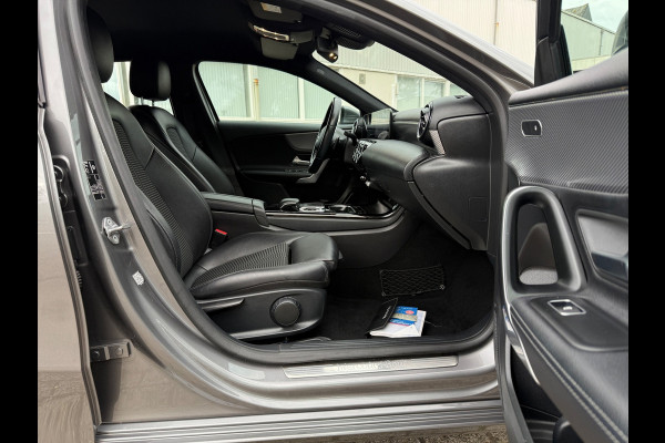 Mercedes-Benz A-Klasse 180 Premium Plus 18 INCH-AMG NAVI CARPLAY LEDER
