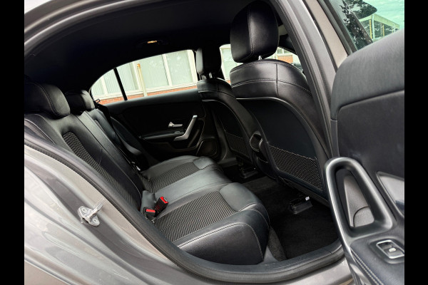 Mercedes-Benz A-Klasse 180 Premium Plus 18 INCH-AMG NAVI CARPLAY LEDER