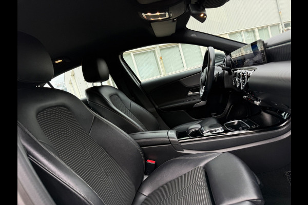 Mercedes-Benz A-Klasse 180 Premium Plus 18 INCH-AMG NAVI CARPLAY LEDER
