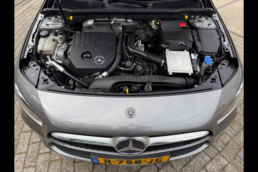 Mercedes-Benz A-Klasse 180 Premium Plus 18 INCH-AMG NAVI CARPLAY LEDER