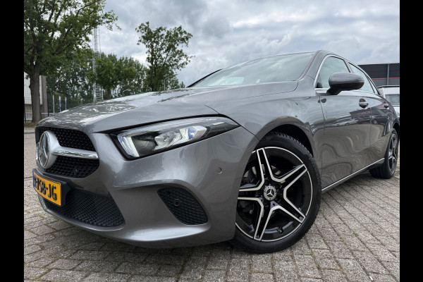 Mercedes-Benz A-Klasse 180 Premium Plus 18 INCH-AMG NAVI CARPLAY LEDER