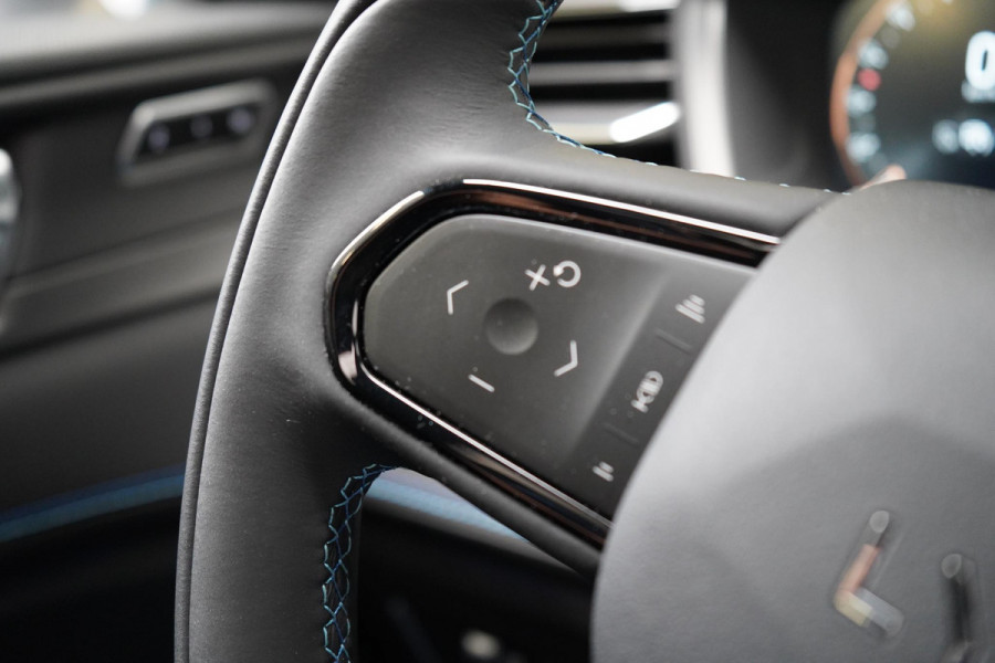 Lynk & Co 01 1.5 | Zwart optiek | Panoramadak | Navigatie | Memory | Apple CarPlay