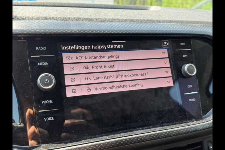 Volkswagen T-Cross TSI 110PK DSG LIFE CARPLAY/ACC/PARKEERSENSOREN