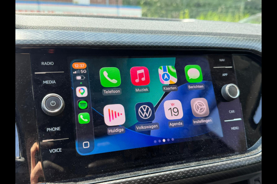 Volkswagen T-Cross TSI 110PK DSG LIFE CARPLAY/ACC/PARKEERSENSOREN