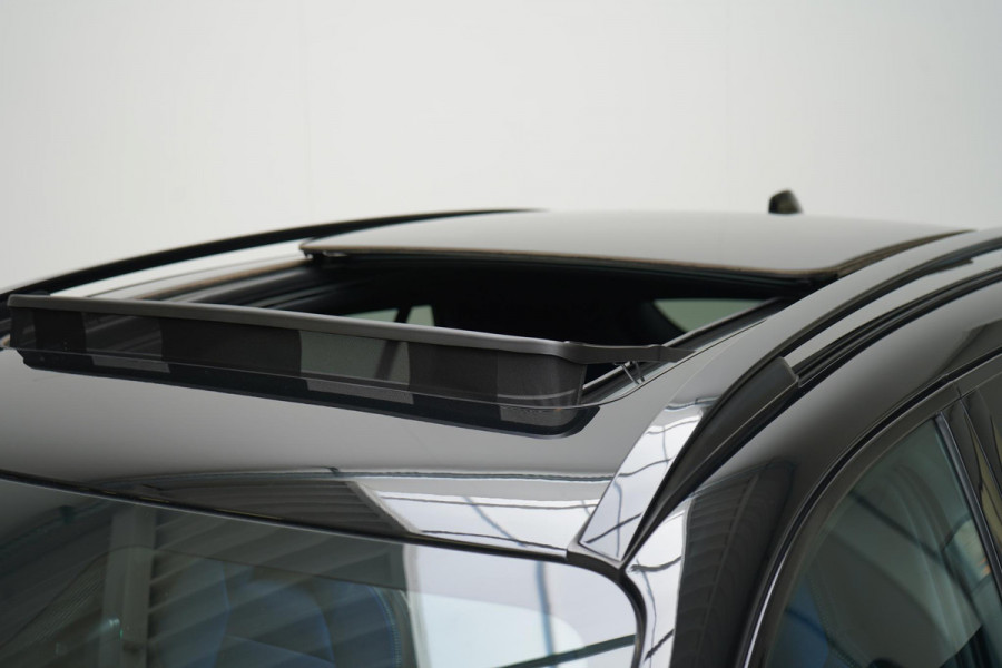 Lynk & Co 01 1.5 | Zwart optiek | Panoramadak | Navigatie | Memory | Apple CarPlay