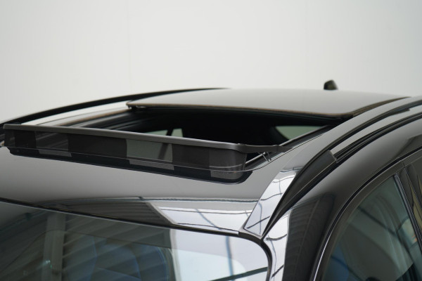 Lynk & Co 01 1.5 | Zwart optiek | Panoramadak | Navigatie | Memory | Apple CarPlay