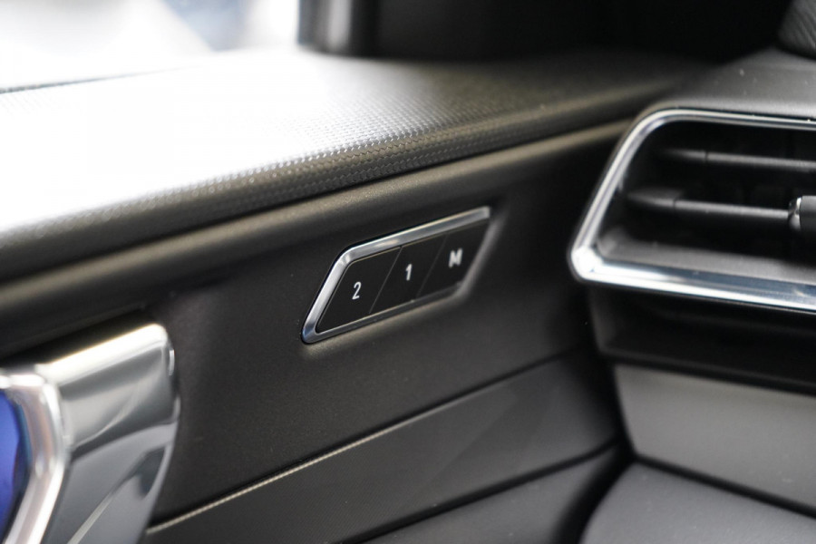 Lynk & Co 01 1.5 | Zwart optiek | Panoramadak | Navigatie | Memory | Apple CarPlay