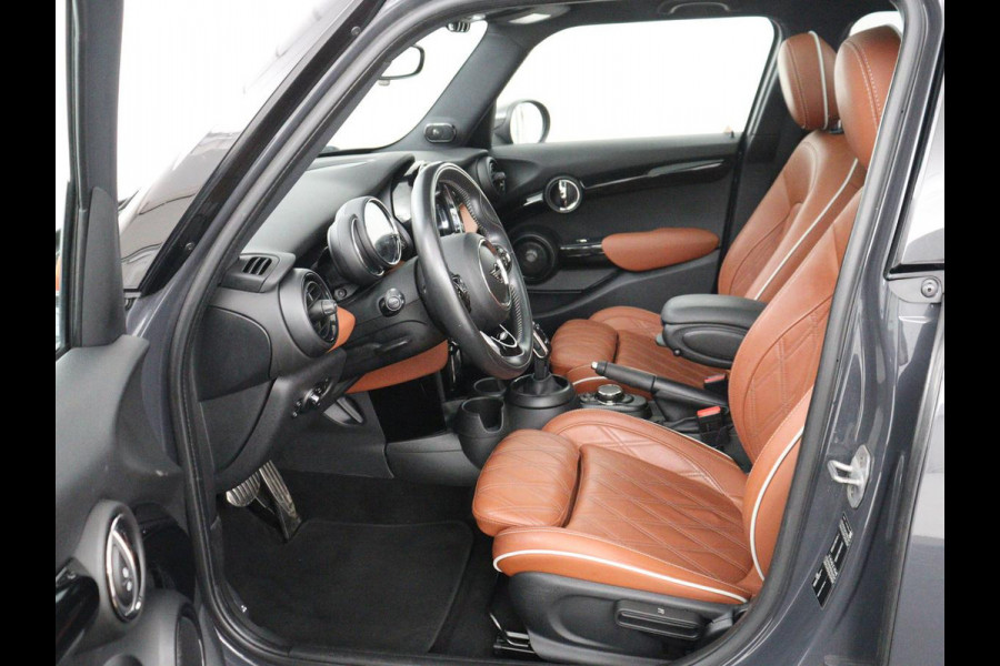 MINI Cooper S 2.0 John Cooper Works Trim | Panoramadak | Adaptive cruise | Harman/Kardon | Leder | Carplay | Camera | Full LED | Sfeerverlichting | Climate control | Sportstoelen | 2e eigenaar | Origineel NL