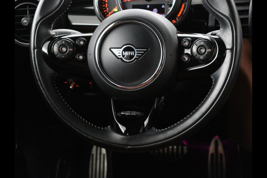 MINI Cooper S 2.0 John Cooper Works Trim | Panoramadak | Adaptive cruise | Harman/Kardon | Leder | Carplay | Camera | Full LED | Sfeerverlichting | Climate control | Sportstoelen | 2e eigenaar | Origineel NL
