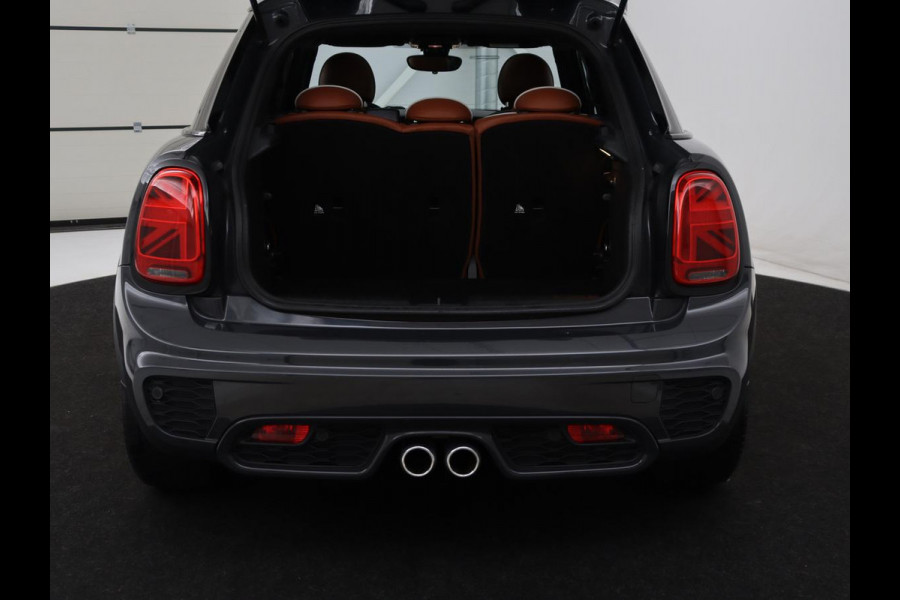 MINI Cooper S 2.0 John Cooper Works Trim | Panoramadak | Adaptive cruise | Harman/Kardon | Leder | Carplay | Camera | Full LED | Sfeerverlichting | Climate control | Sportstoelen | 2e eigenaar | Origineel NL