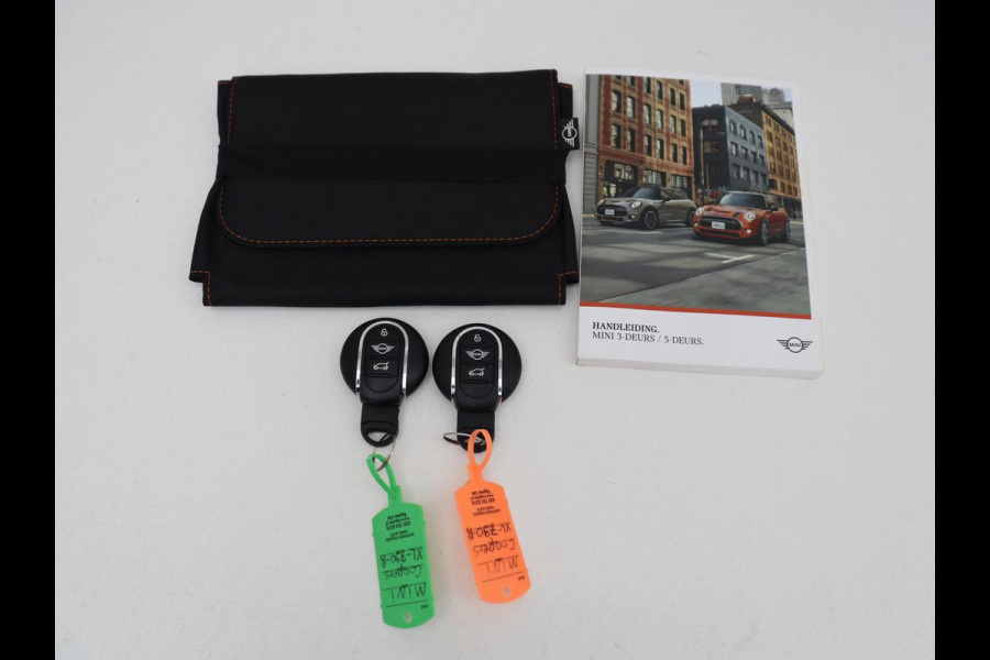 MINI Cooper S 2.0 John Cooper Works Trim | Panoramadak | Adaptive cruise | Harman/Kardon | Leder | Carplay | Camera | Full LED | Sfeerverlichting | Climate control | Sportstoelen | 2e eigenaar | Origineel NL