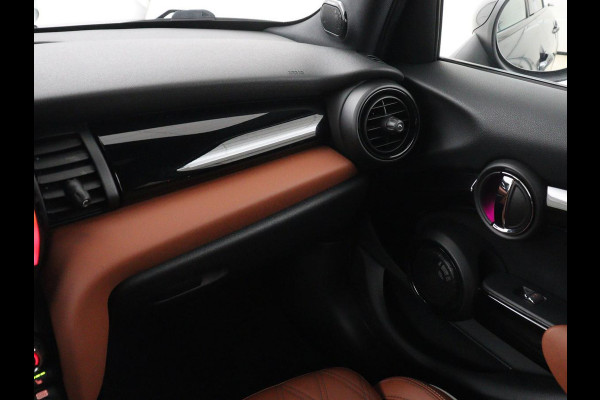 MINI Cooper S 2.0 John Cooper Works Trim | Panoramadak | Adaptive cruise | Harman/Kardon | Leder | Carplay | Camera | Full LED | Sfeerverlichting | Climate control | Sportstoelen | 2e eigenaar | Origineel NL