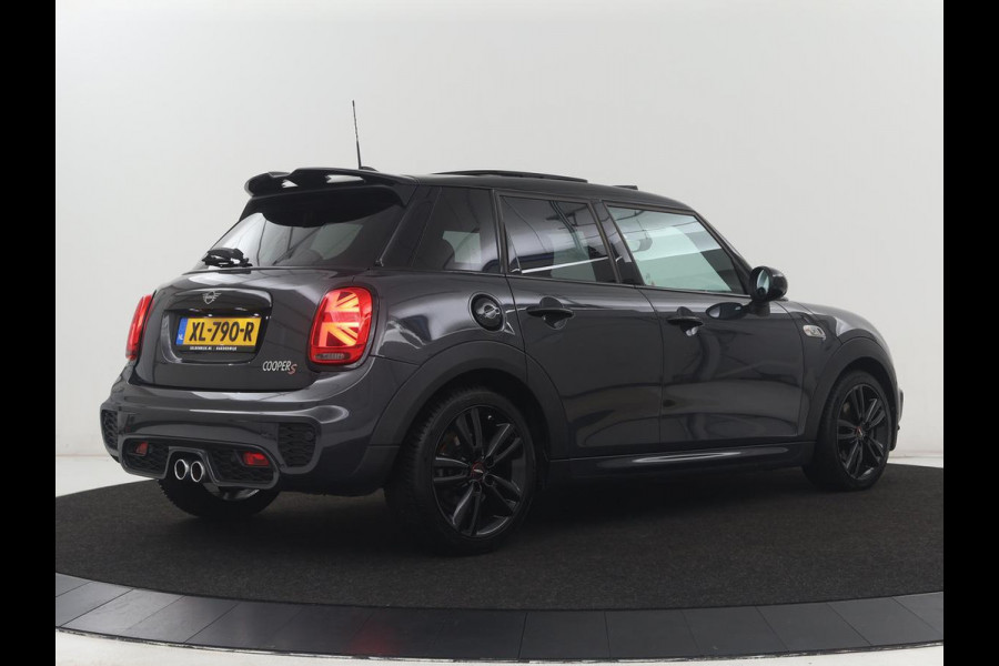 MINI Cooper S 2.0 John Cooper Works Trim | Panoramadak | Adaptive cruise | Harman/Kardon | Leder | Carplay | Camera | Full LED | Sfeerverlichting | Climate control | Sportstoelen | 2e eigenaar | Origineel NL