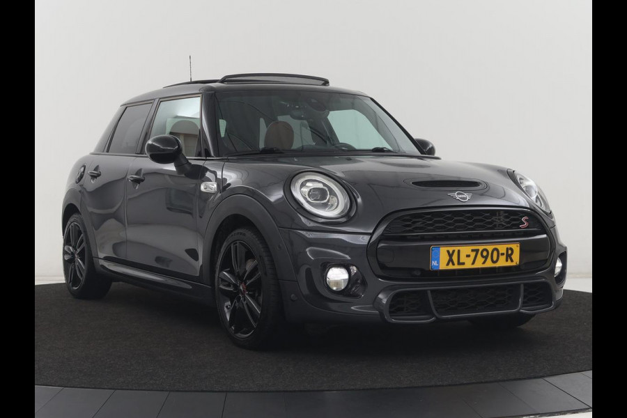 MINI Cooper S 2.0 John Cooper Works Trim | Panoramadak | Adaptive cruise | Harman/Kardon | Leder | Carplay | Camera | Full LED | Sfeerverlichting | Climate control | Sportstoelen | 2e eigenaar | Origineel NL