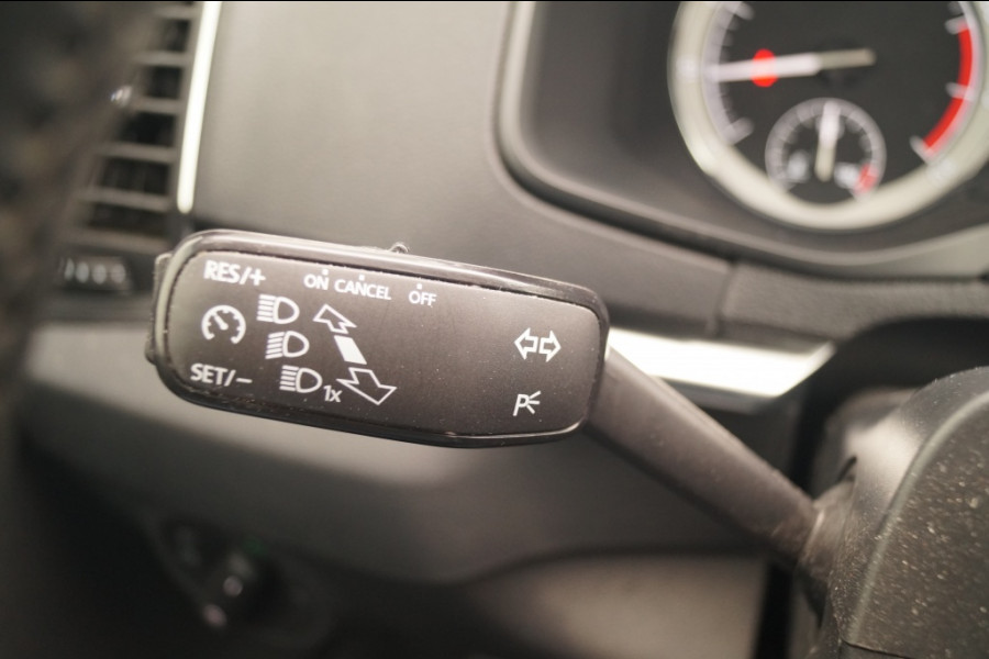 Škoda Karoq 1.5 TSI 150pk DSG Business Edition -NAVI-ECC-PDC-