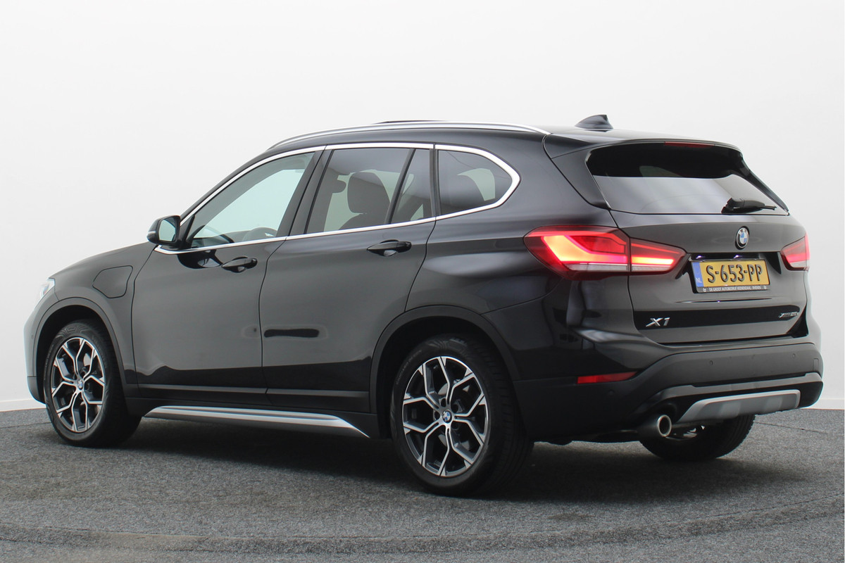BMW X1 xDrive25e High Executive Leer, Panoramadak, Cruise, Navigatie, Bluetooth, LED, PDC, 18''
