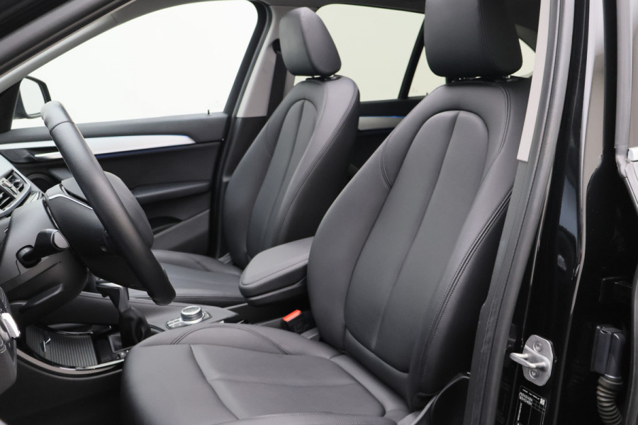 BMW X1 xDrive25e High Executive Leer, Panoramadak, Cruise, Navigatie, Bluetooth, LED, PDC, 18''