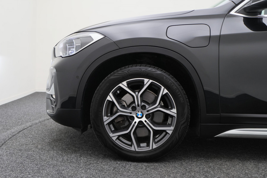 BMW X1 xDrive25e High Executive Leer, Panoramadak, Cruise, Navigatie, Bluetooth, LED, PDC, 18''