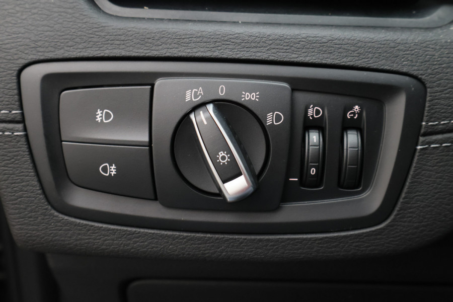 BMW X1 xDrive25e High Executive Leer, Panoramadak, Cruise, Navigatie, Bluetooth, LED, PDC, 18''