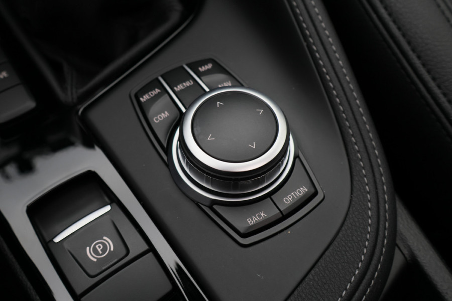 BMW X1 xDrive25e High Executive Leer, Panoramadak, Cruise, Navigatie, Bluetooth, LED, PDC, 18''