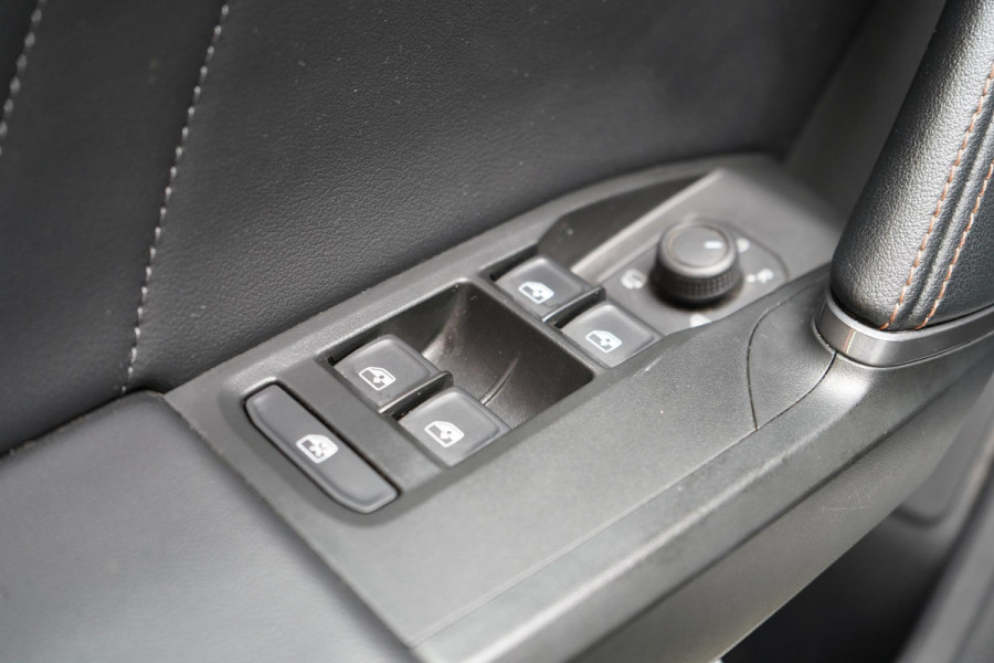 CUPRA Formentor 1.4 TSI e-Hybrid Essential | SoH 97,8% | Carplay | Navigatie | Adapt. Cruise | Sfeerverlichting | Camera